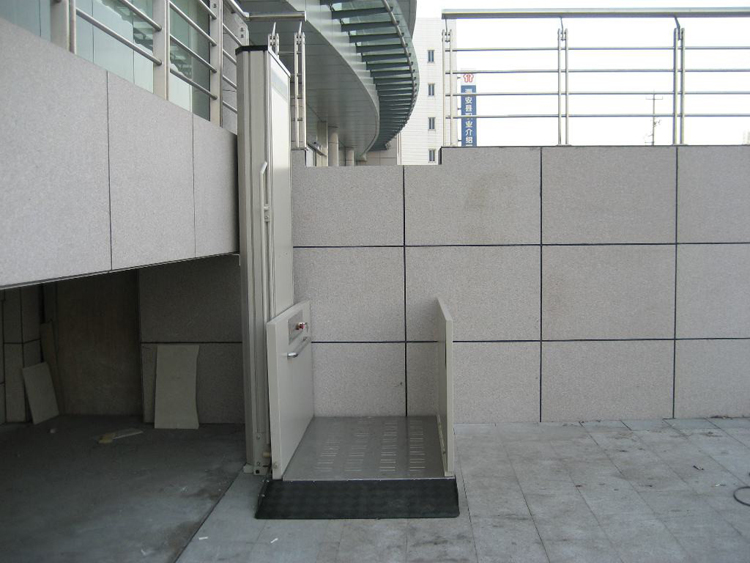 青羊區(qū)同輝國(guó)際學(xué)院定制的無(wú)障礙升降平臺(tái)