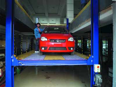 導(dǎo)軌式汽車升降平臺