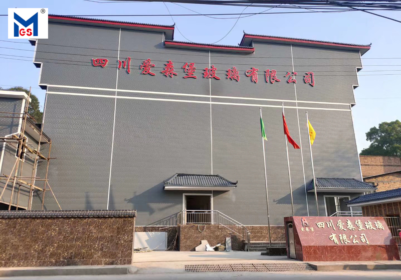 美格斯機(jī)械為四川愛(ài)森堡玻璃有限公司定制1臺(tái)導(dǎo)軌式升降平臺(tái)