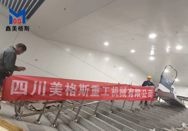 南充火車北站斜掛式升降平臺(tái)